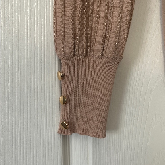 Women's long sleeve sweater . Light pink /gold thread in sleeves - Picture 4 of 6